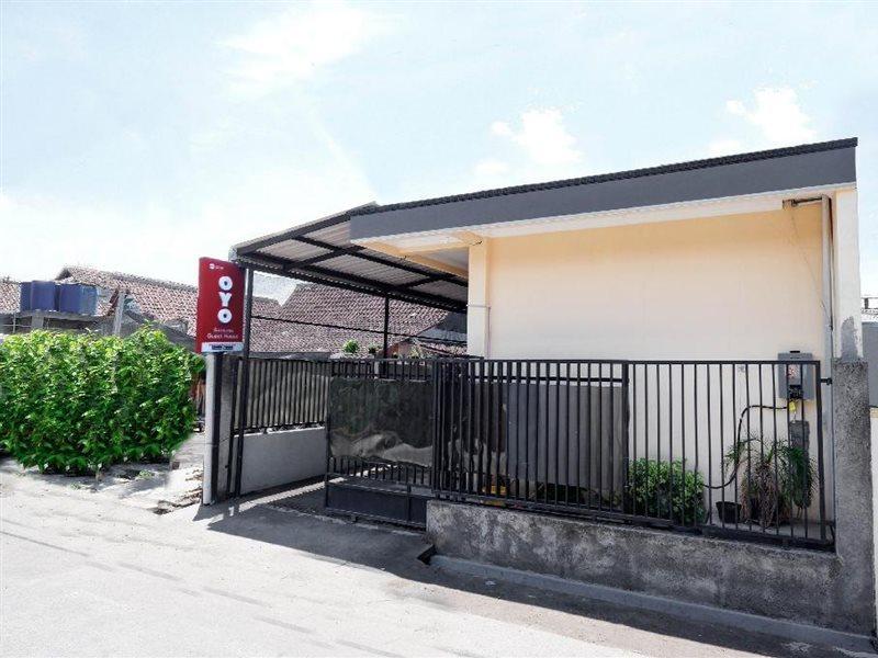 Super Oyo Capital O 2258 Santana Syariah Guest House Kartosuro Exterior foto