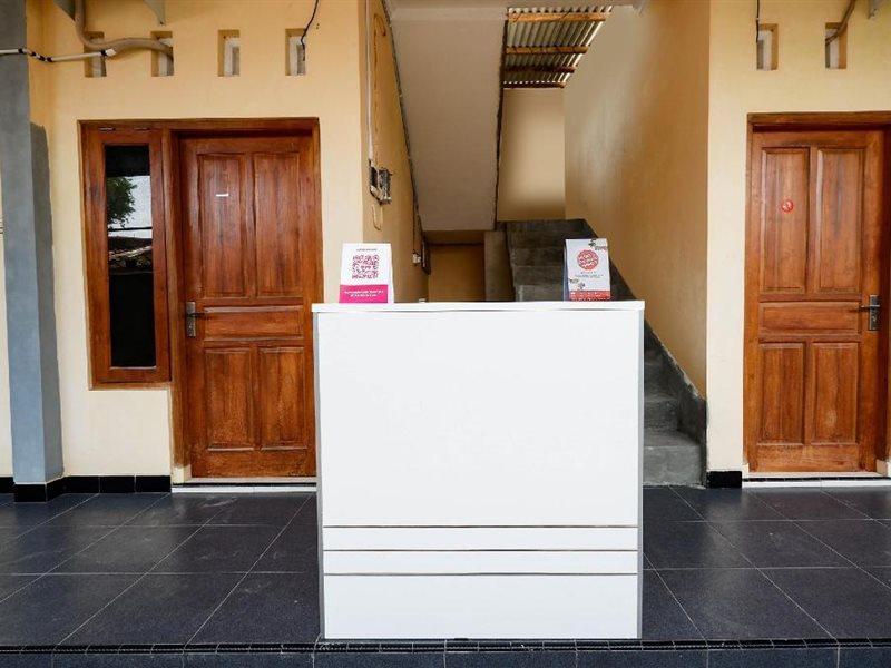 Super Oyo Capital O 2258 Santana Syariah Guest House Kartosuro Exterior foto
