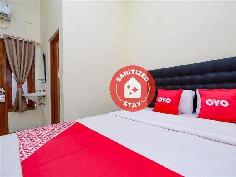 Super Oyo Capital O 2258 Santana Syariah Guest House Kartosuro Exterior foto