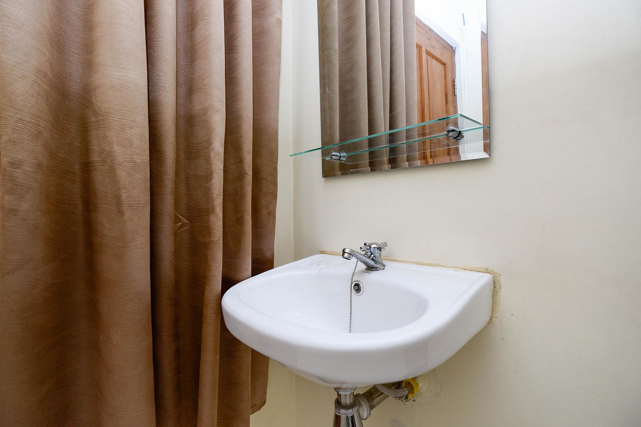 Super Oyo Capital O 2258 Santana Syariah Guest House Kartosuro Exterior foto