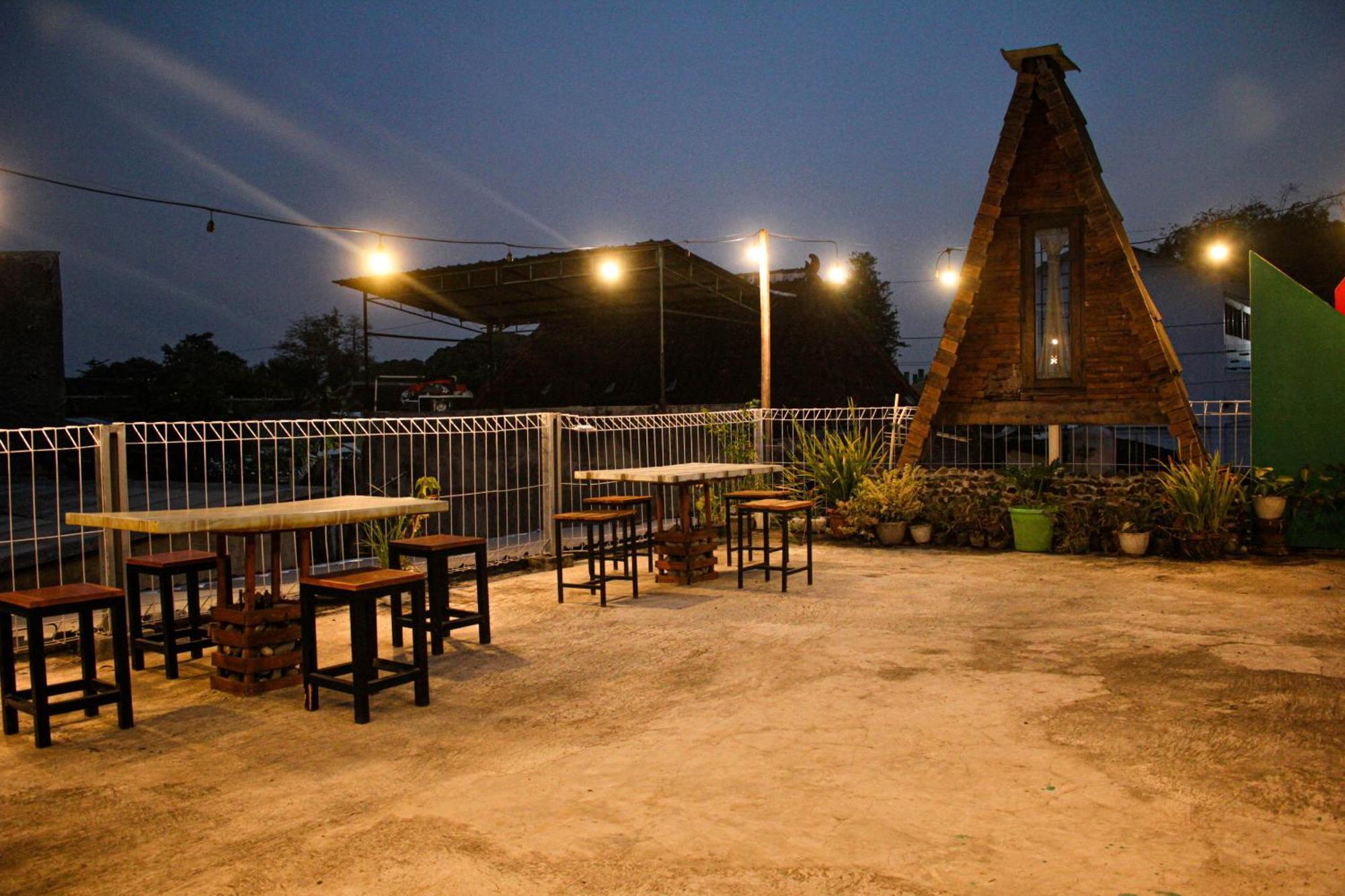 Super Oyo Capital O 2258 Santana Syariah Guest House Kartosuro Exterior foto