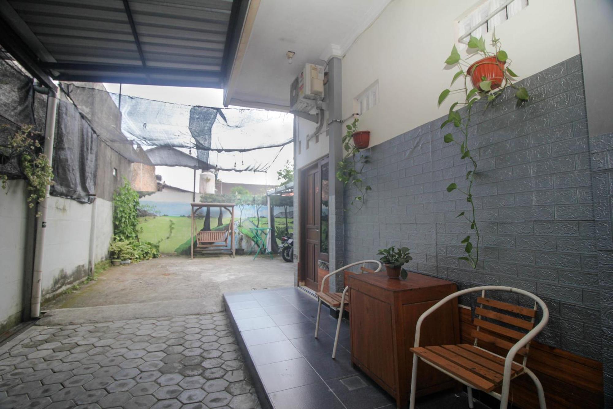 Super Oyo Capital O 2258 Santana Syariah Guest House Kartosuro Exterior foto