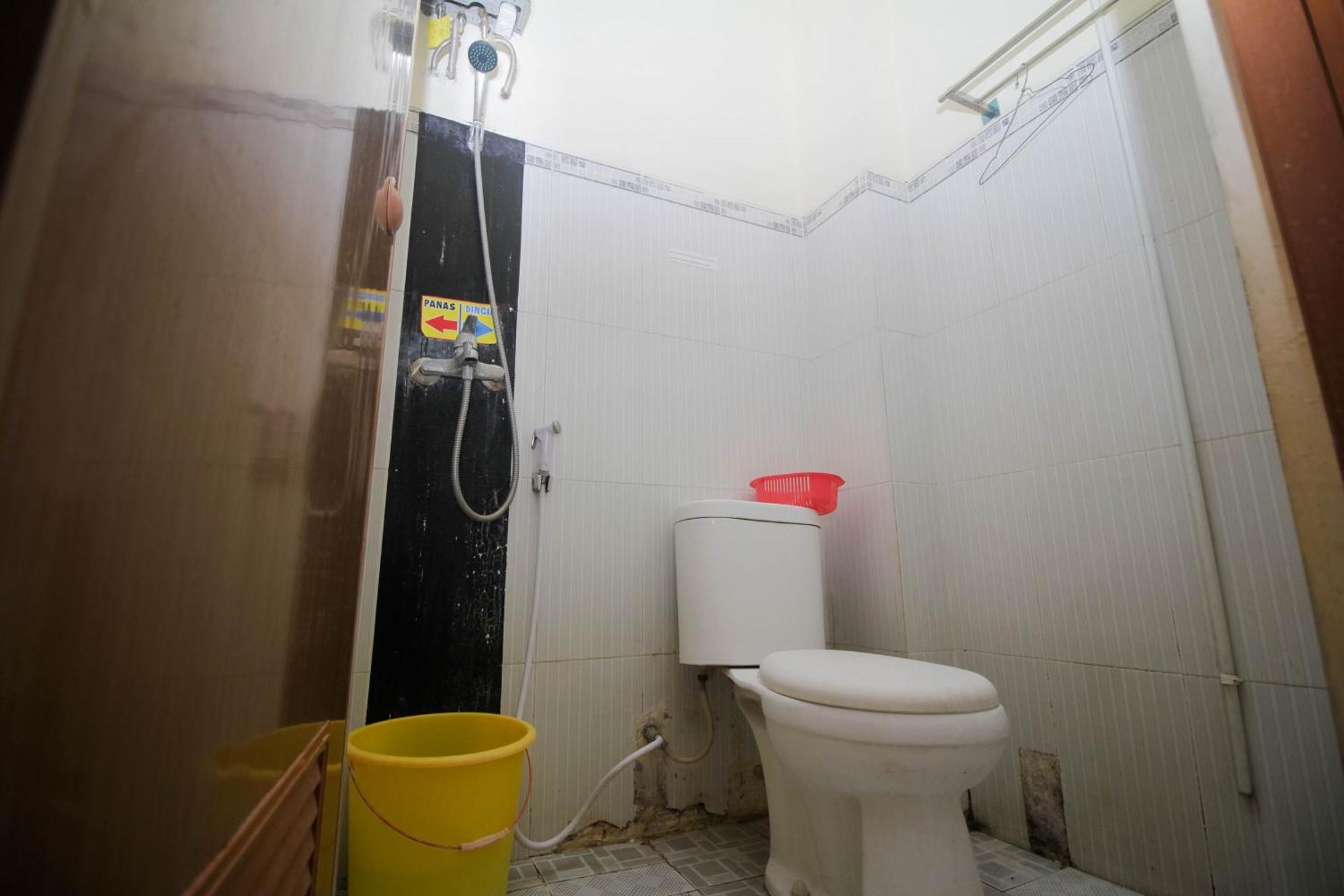 Super Oyo Capital O 2258 Santana Syariah Guest House Kartosuro Exterior foto