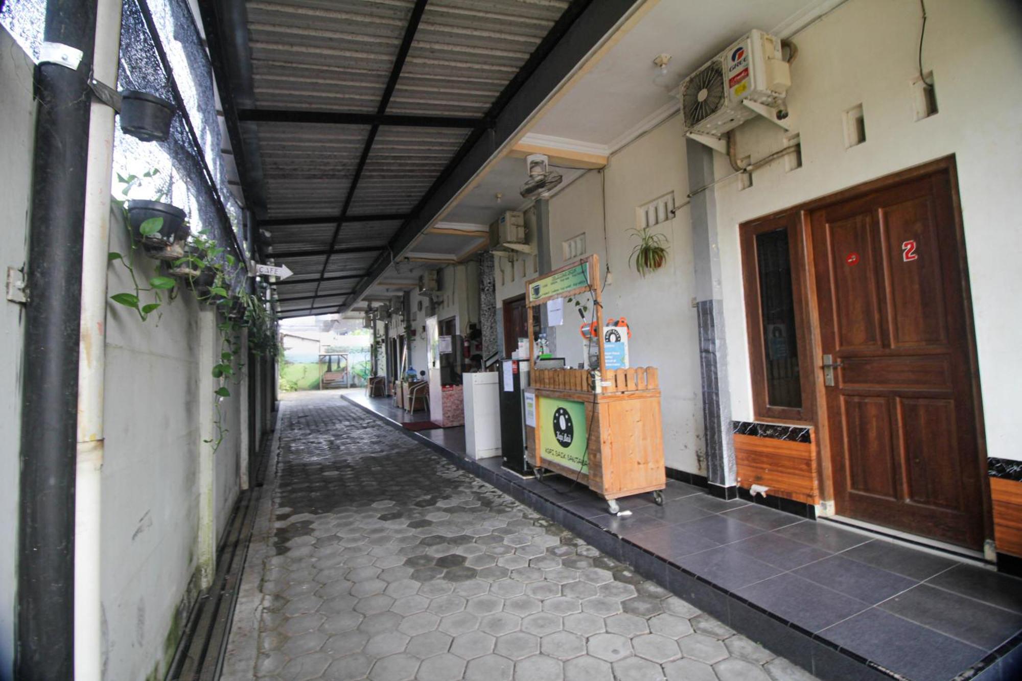 Super Oyo Capital O 2258 Santana Syariah Guest House Kartosuro Exterior foto